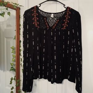 Flowy Black/White Top